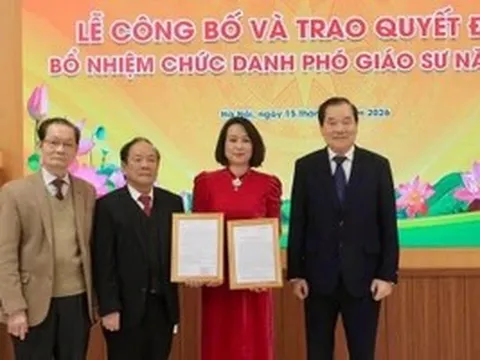 Trường ĐH Kinh doanh và Công nghệ Hà Nội trao quyết định bổ nhiệm Phó Giáo sư
