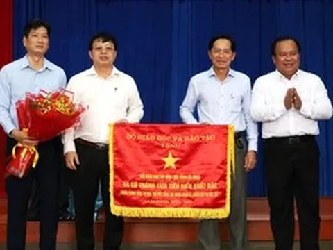 Sở GD&ĐT Cà Mau nhận Cờ thi đua của Bộ GD&ĐT