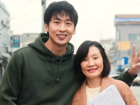 Nghệ sĩ Hồng Đào nhận tin vui từ 'con trai' Tuấn Trần