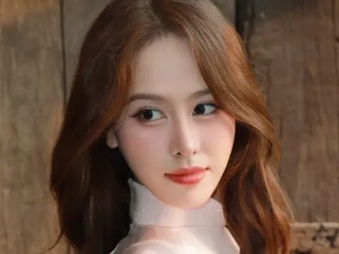 Á hậu Ngọc Hằng xinh đẹp, nền nã trong tà áo dài