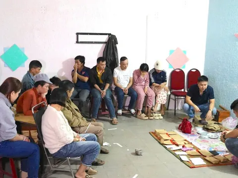 Bắt quả tang tụ điểm đánh bạc quy mô lớn trong nhà trọ