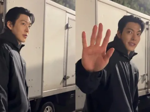 Kim Woo Bin lần đầu lộ diện sau tuần trăng mật với Shin Min Ah