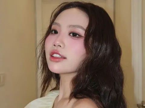 Phương Mỹ Chi khoe ảnh giữa đêm gây bàn tán