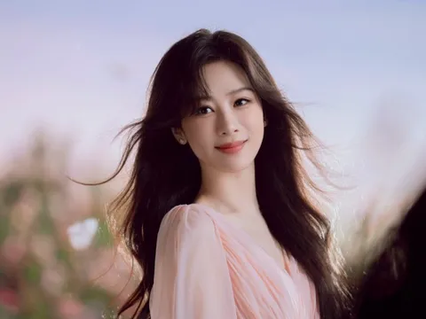 Cận visual ngoài đời thực của Dương Tử ở tuổi 33