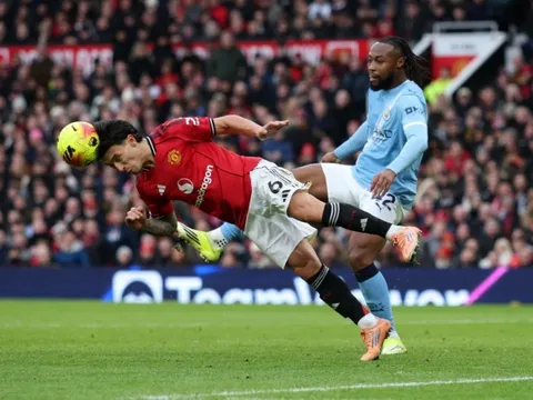 Lý do MU thắng derby Manchester