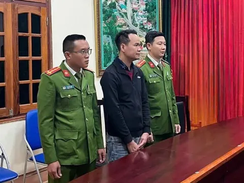 Tạm giữ lái xe gây tai nạn trên quốc lộ 6 khiến 3 người tử vong