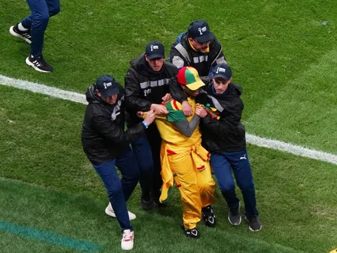 Truyền thông thế giới sốc vì chung kết cúp châu Phi hỗn loạn