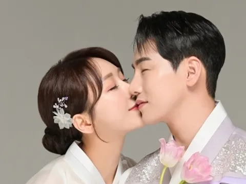 Ca sĩ Park Gun lần đầu lên tiếng về tin đồn trục trặc hôn nhân với diễn viên Han Young