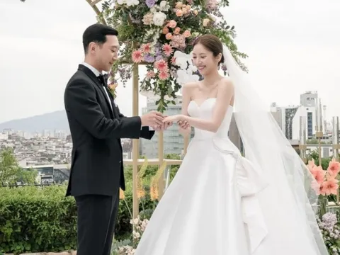 Son Dam Bi ngại ngùng khi được hỏi về cuộc sống hôn nhân