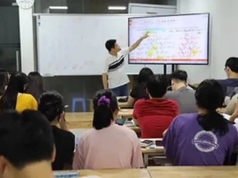 Giáo viên tự do hỏi về điều kiện dạy thêm