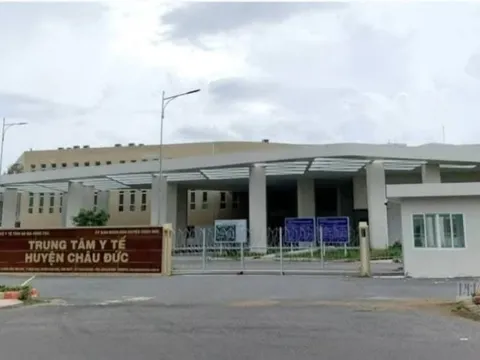 Sở Y tế TP.HCM yêu cầu làm rõ vụ sản phụ sinh con trên taxi 0