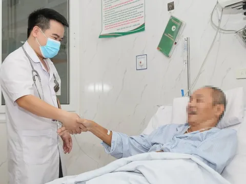 Ngã gục sau trận tennis, người đàn ông được cứu sống thần kỳ 0