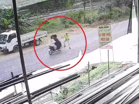 Xe máy kẹp ba tông Thượng úy CSGT gãy chân