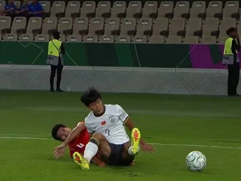 Hiểu Minh nhập viện