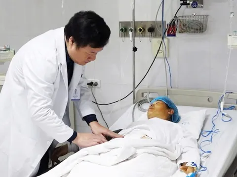 Cuộc gọi nửa đêm và việc giành giật mạng sống sản phụ từ khoảng cách gần 400km 0