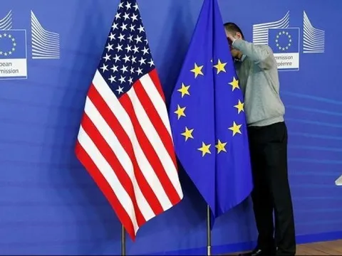 Quan hệ kinh tế Mỹ-EU: Khi khẩu súng bazooka đã sẵn sàng 'lên nòng'