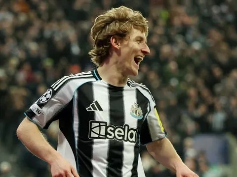 Tiền đạo Anh gây sốt ở Champions League