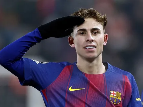 Tiền vệ sinh năm 2003 của Barcelona gây kinh ngạc