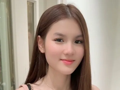 Một hoa hậu 4 con khoe ái nữ 14 tuổi, cao gần 1m7, cộng đồng mạng lập tức khuyên 1 điều