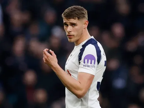Trung vệ 100 triệu bảng làm 'dậy sóng' Premier League