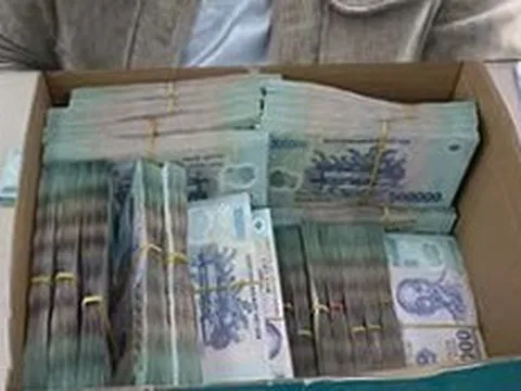 Bắt 2 đối tượng trộm 2 gói hàng chứa 7,85 tỷ đồng tiền mặt trên xe khách