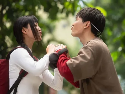 Một sao nữ phải vội đính chính vì đăng clip tình tứ với Anh Tú giữa tin đồn hôn nhân