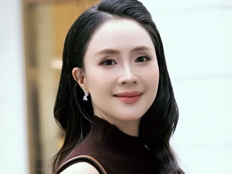 Sao Việt: Hồng Diễm sang chảnh xuống phố, Quỳnh Kool lên đồ gợi cảm