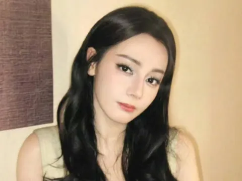 Địch Lệ Nhiệt Ba vướng nghi vấn đang bí mật hẹn hò