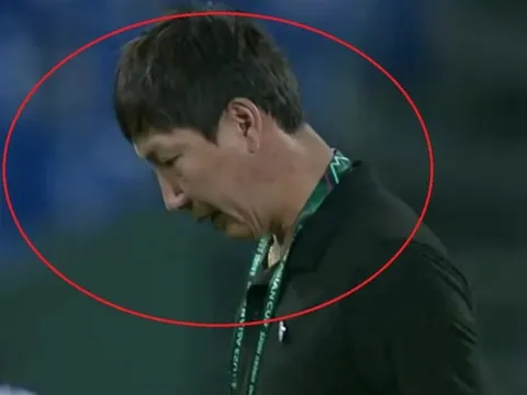 Vì sao HLV Kim Sang-sik không ăn mừng?