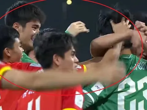 Khoảnh khắc cảm xúc của Trung Kiên dành cho Văn Bình