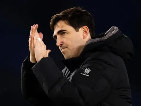 Đội bóng Ngoại hạng Anh kiếm tiền quá giỏi