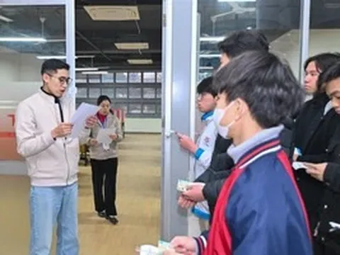 Những thí sinh đầu tiên tham dự kỳ thi đánh giá tư duy của ĐH Bách khoa Hà Nội