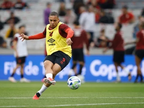 Sao Brazil tăng giá ngoạn mục sau một năm rời Barca