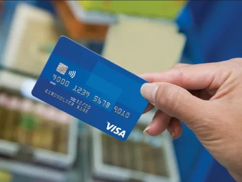 Một ngân hàng tăng lãi suất thẻ tín dụng lên 35%/năm