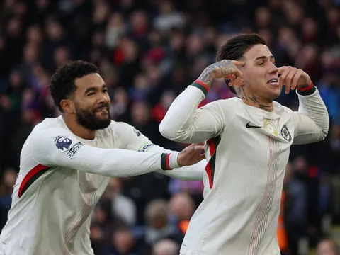 Chelsea đẩy Liverpool khỏi top 4