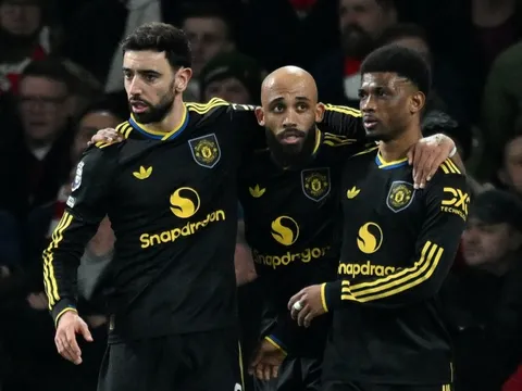 Mbeumo ghi dấu lịch sử trong ngày MU hạ Arsenal