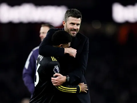 MU có nên gia hạn với Carrick lúc này?