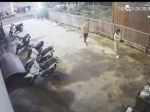 Ghen tuông, người đàn ông tấn công bạn gái ở quán karaoke