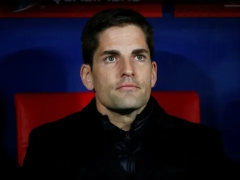 HLV bị sa thải vì nghe ChatGPT bắt cầu thủ thức suốt 28 tiếng