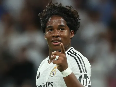 Endrick tạo cơn sốt tại Lyon