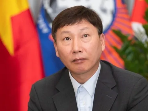 HLV Kim: '30 phút rất dài khi Đình Bắc nhận thẻ đỏ'