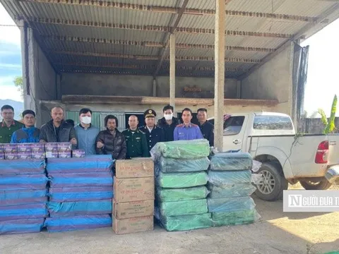 Quảng Ngãi: Bắt ô tô chở 2 tấn pháo từ biên giới đưa về nước