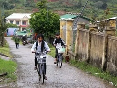 Chắp cánh ước mơ cho học sinh vùng khó: Bắc nhịp cầu đến trường