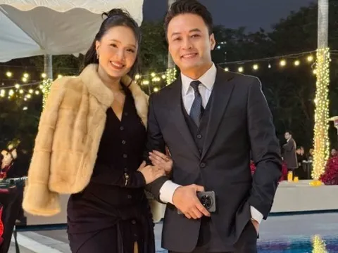 Sao Việt: Hồng Diễm xinh tươi bên Hồng Đăng, Hoa hậu Trần Tiểu Vy 'đẹp không tì vết'