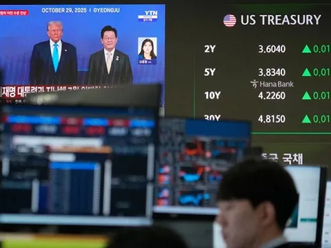 Thuế quan của Tổng thống Trump: Hàn Quốc chịu thêm 25% thuế; nhiều ngành kinh tế Pháp lao đao; việc làm trong ngành sản xuất 'bốc hơi' tại Mỹ