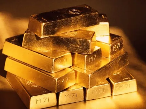 Giá vàng chạm mốc 5.600 USD/ounce, chuyên gia đưa ra lời khuyên bất ngờ