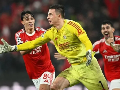 Thủ môn Benfica tạo cơn sốt ở Champions League