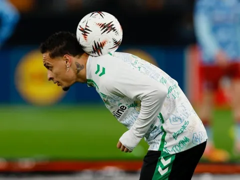 Phong độ đáng kinh ngạc của Antony