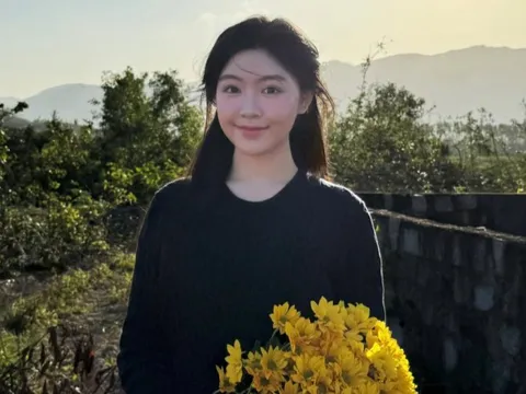 Con gái MC Quyền Linh khoe sắc trong ảnh mới