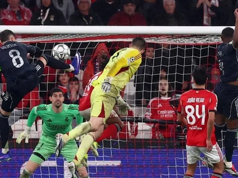 Chuyện gì đã xảy ra ở phút 90+8 khiến Real Madrid sụp đổ?